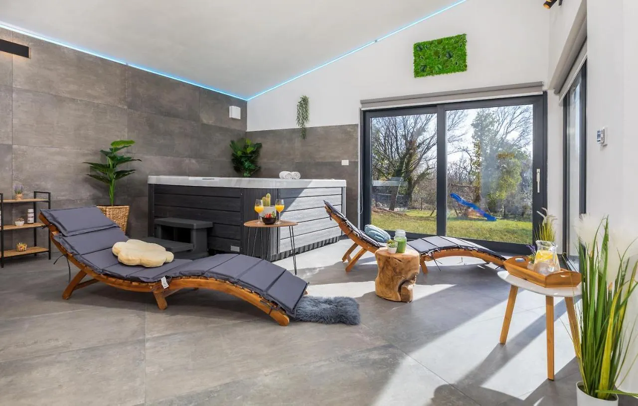 Villa Borealis Rasa 0*,